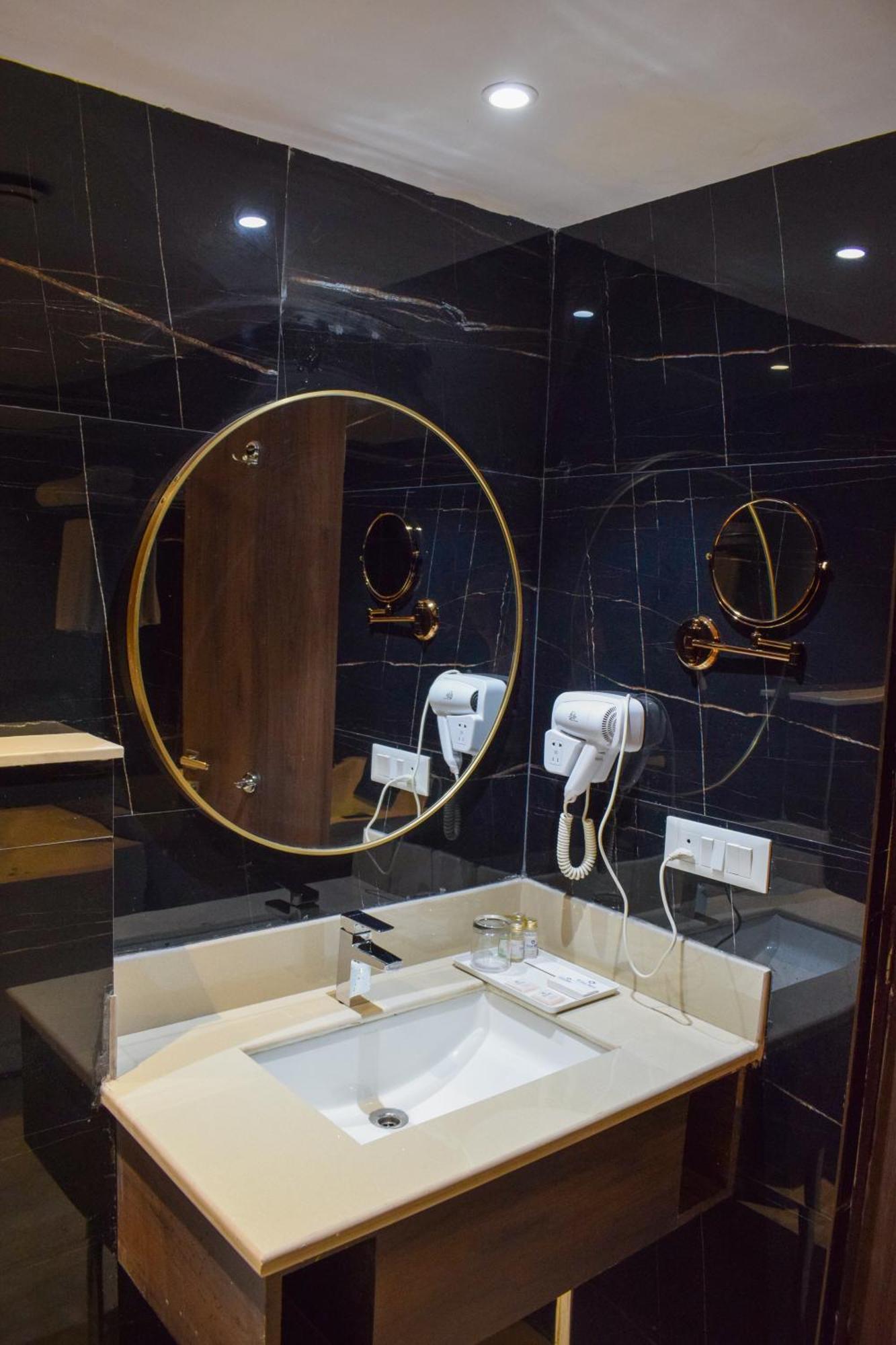 Tulip Inn Shravasti Bahraich Ngoại thất bức ảnh